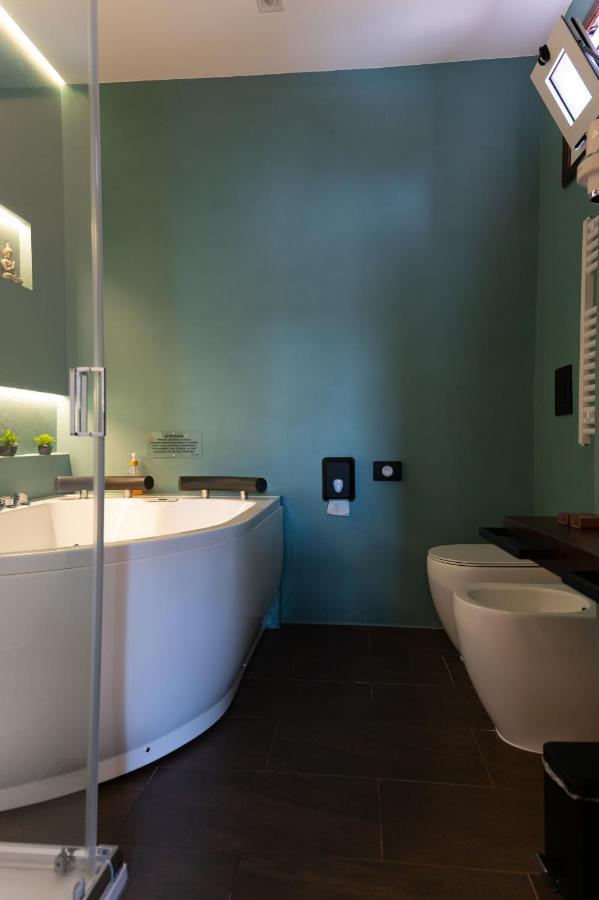 5 Sensi - Vasca Idromassaggio, Terrazzo, Fibra Ultraveloce, Parcheggio Coperto Su Richiesta Otel Cosenza Dış mekan fotoğraf
