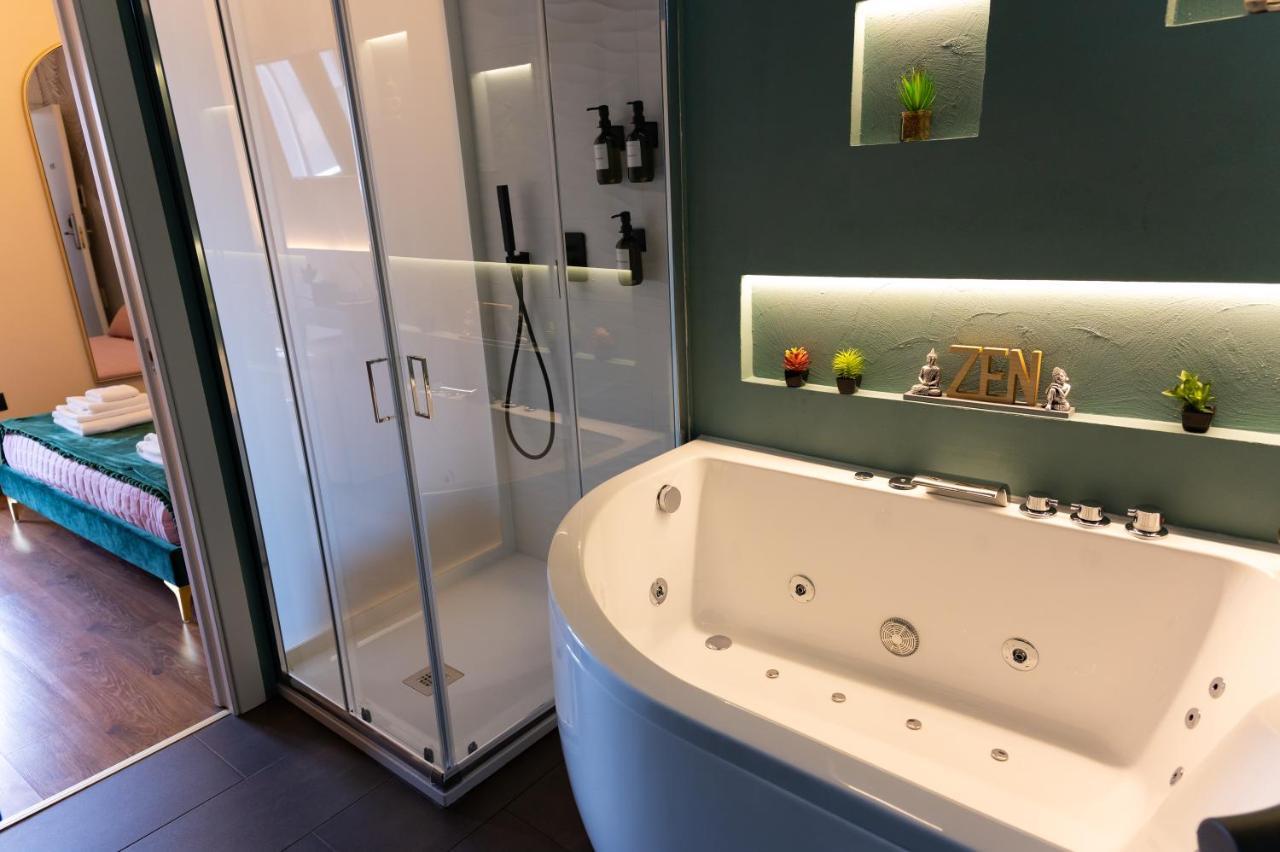 5 Sensi - Vasca Idromassaggio, Terrazzo, Fibra Ultraveloce, Parcheggio Coperto Su Richiesta Otel Cosenza Dış mekan fotoğraf